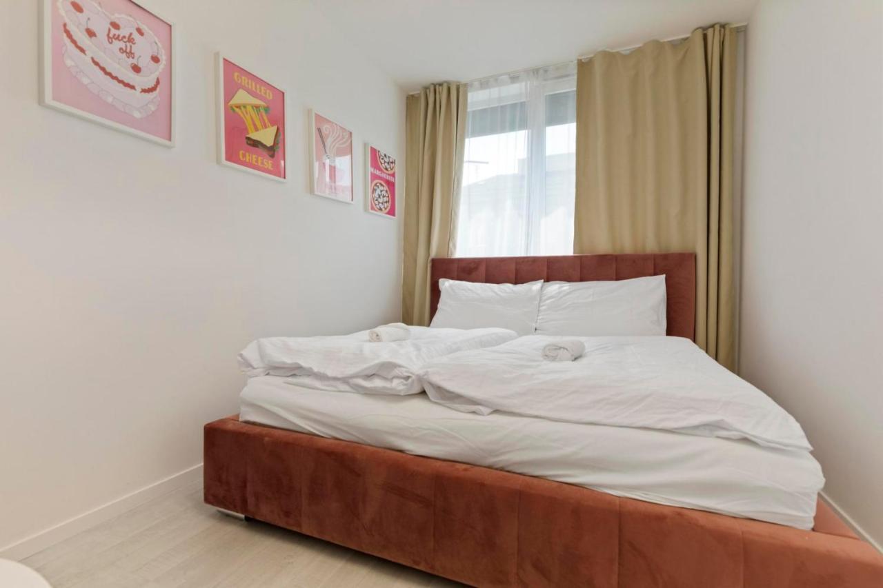 Lam Pink - Jacuzzi - Ac - Ps4 Apartamento Bratislava Exterior foto