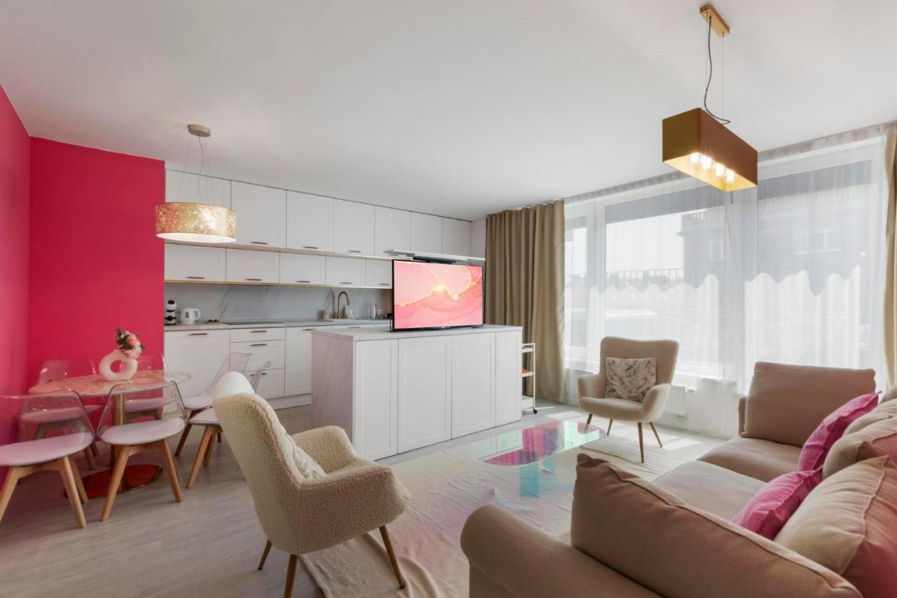 Lam Pink - Jacuzzi - Ac - Ps4 Apartamento Bratislava Exterior foto