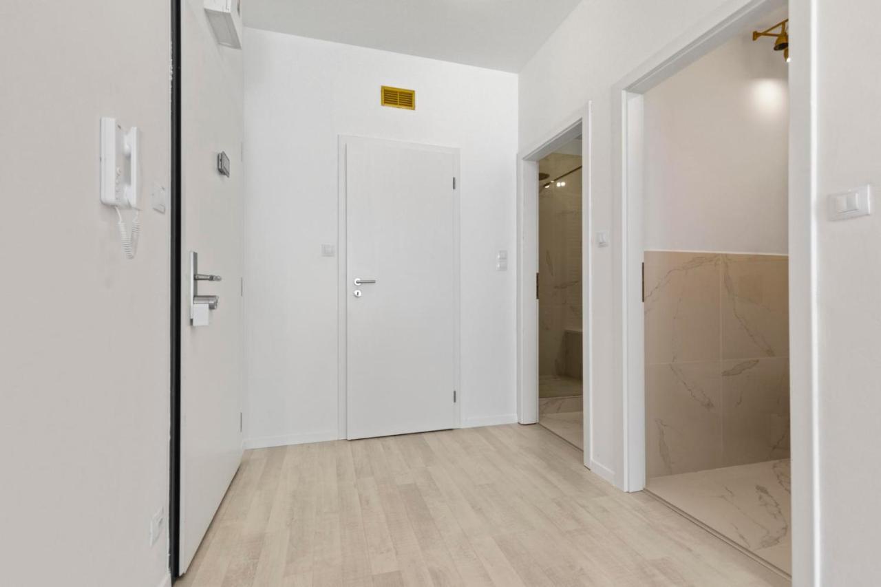 Lam Pink - Jacuzzi - Ac - Ps4 Apartamento Bratislava Exterior foto