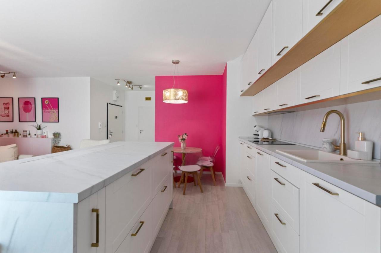 Lam Pink - Jacuzzi - Ac - Ps4 Apartamento Bratislava Exterior foto