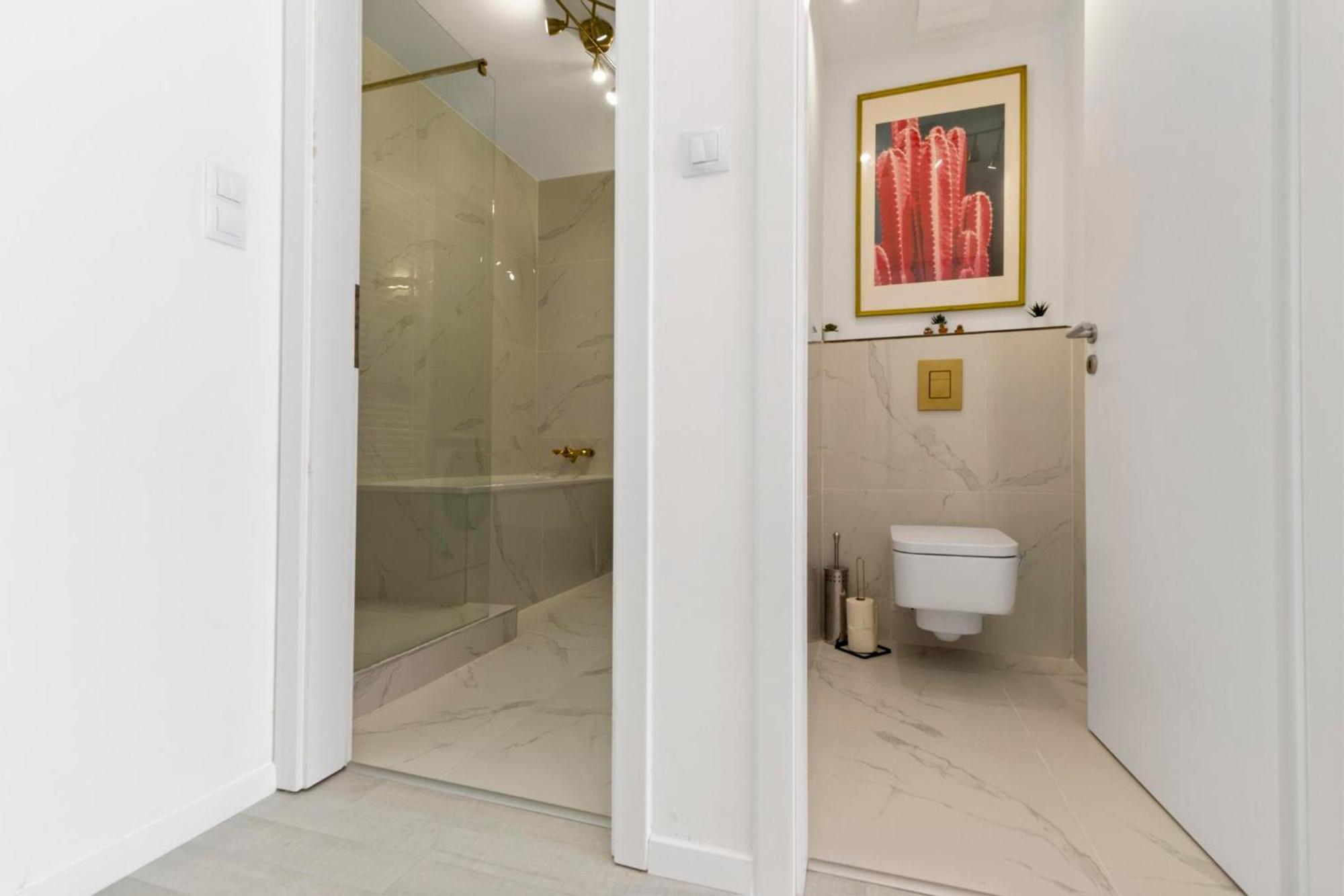 Lam Pink - Jacuzzi - Ac - Ps4 Apartamento Bratislava Exterior foto
