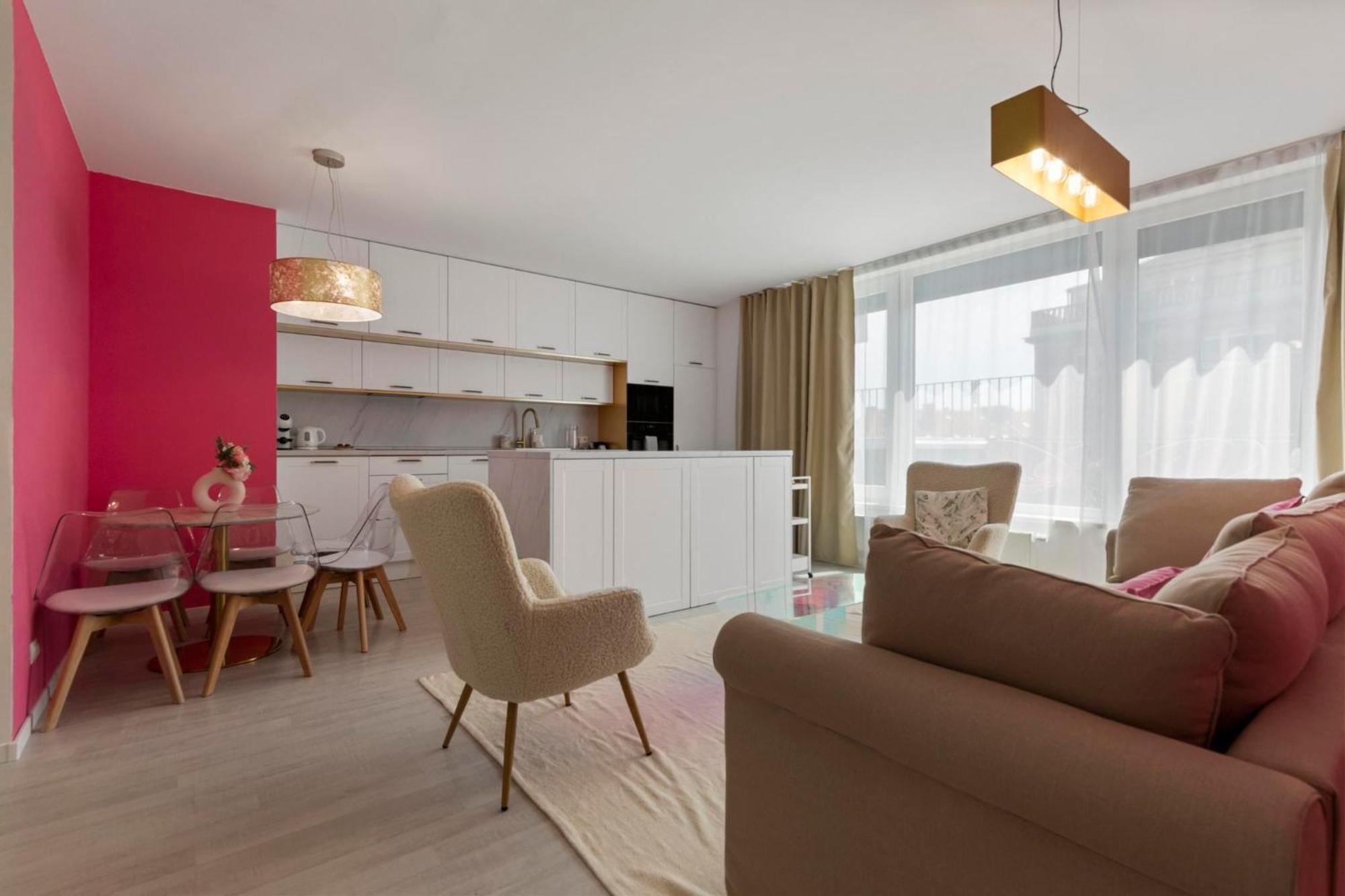 Lam Pink - Jacuzzi - Ac - Ps4 Apartamento Bratislava Exterior foto